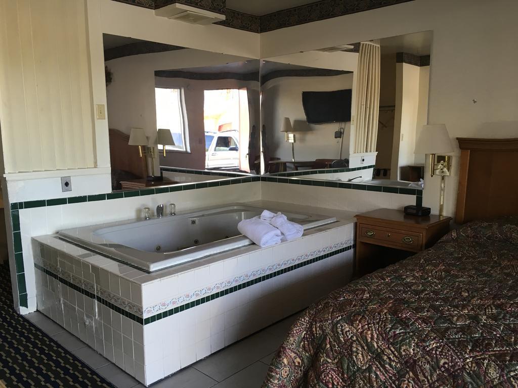 Seaway Motel Roosevelt Park Dış mekan fotoğraf